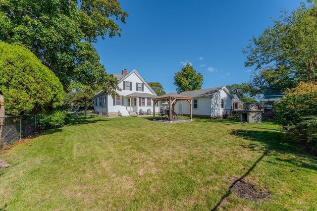 16 Chapel St, Wareham, MA 02571
