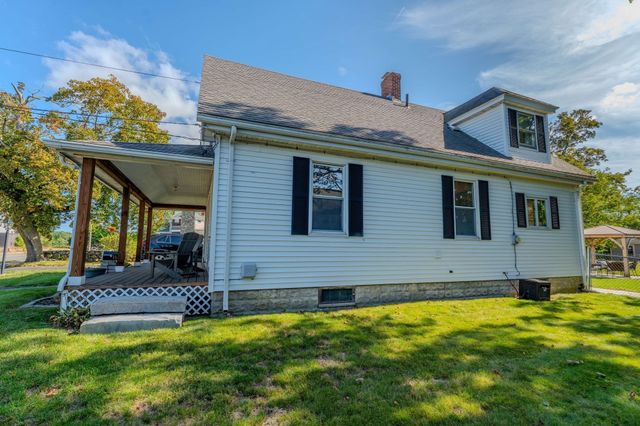 16 Chapel St, Wareham, MA 02571