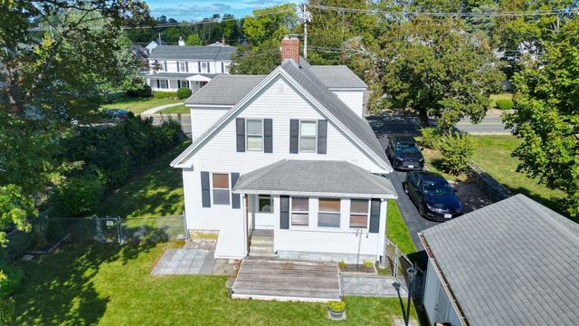 16 Chapel St, Wareham, MA 02571