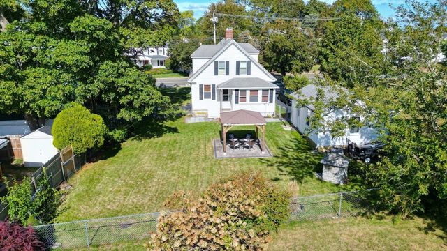 16 Chapel St, Wareham, MA 02571