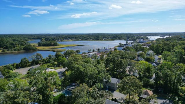 16 Chapel St, Wareham, MA 02571
