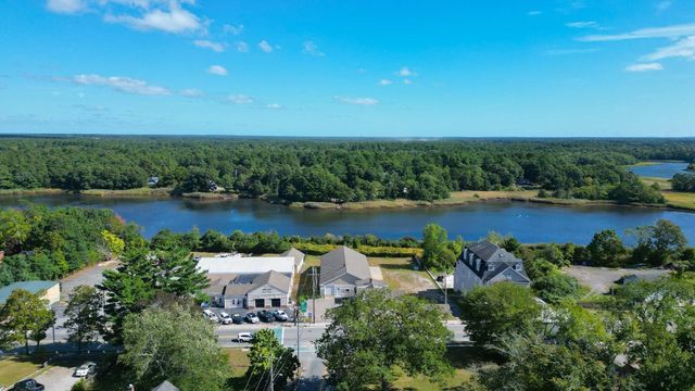 16 Chapel St, Wareham, MA 02571
