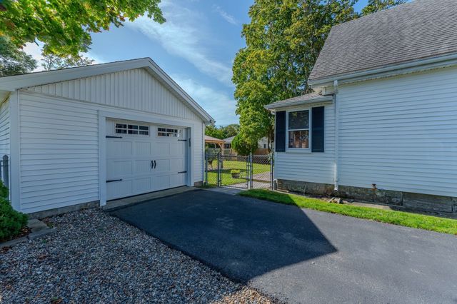 16 Chapel St, Wareham, MA 02571