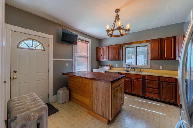16 Chapel St, Wareham, MA 02571