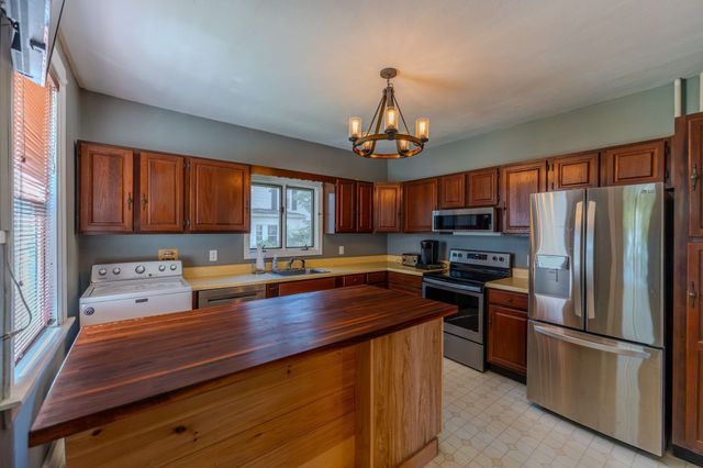 16 Chapel St, Wareham, MA 02571