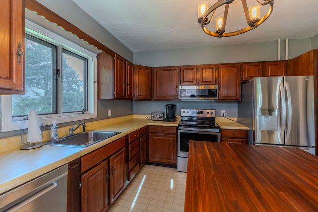 16 Chapel St, Wareham, MA 02571