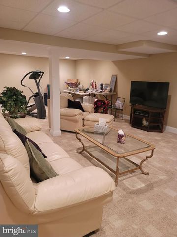 4802 RUSH DR, Pipersville, PA 18947