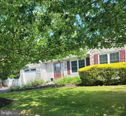 4802 RUSH DR, Pipersville, PA 18947