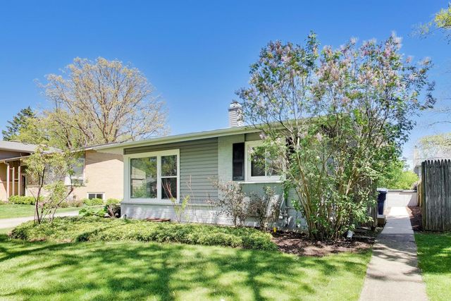 1153 Kenton Road, Deerfield, IL 60015