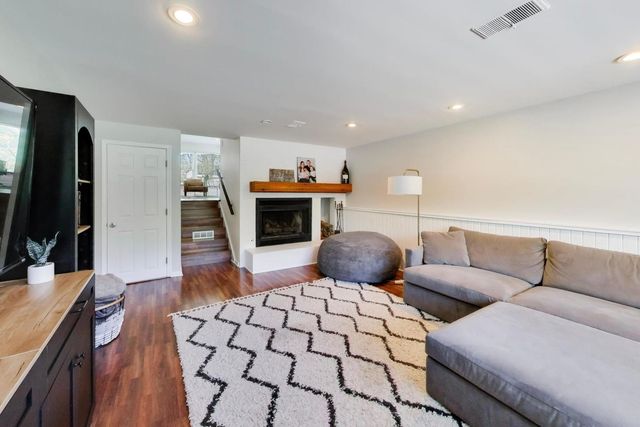 1153 Kenton Road, Deerfield, IL 60015
