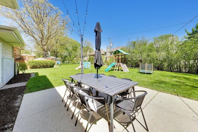 1153 Kenton Road, Deerfield, IL 60015