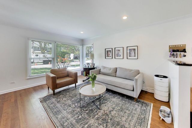1153 Kenton Road, Deerfield, IL 60015