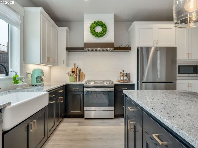 2877 Nw MT ASHLAND Ln, Mc Minnville, OR 97128