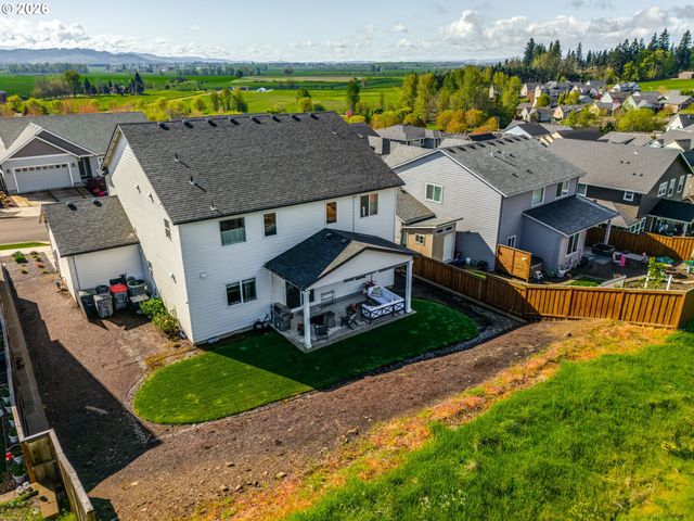 2877 Nw MT ASHLAND Ln, Mc Minnville, OR 97128