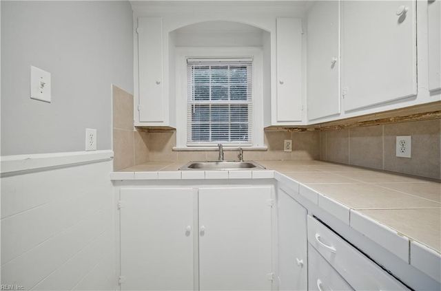 143 Maryland Ave Apt 1, Portsmouth, VA 23707