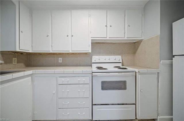 143 Maryland Ave Apt 1, Portsmouth, VA 23707