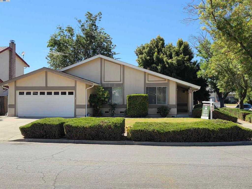 Image 1 of property listing at 3665 Warwick Rd, Fremont, CA 94555