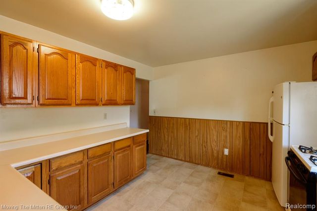 11137 Jackson Street, Belleville, MI 48111