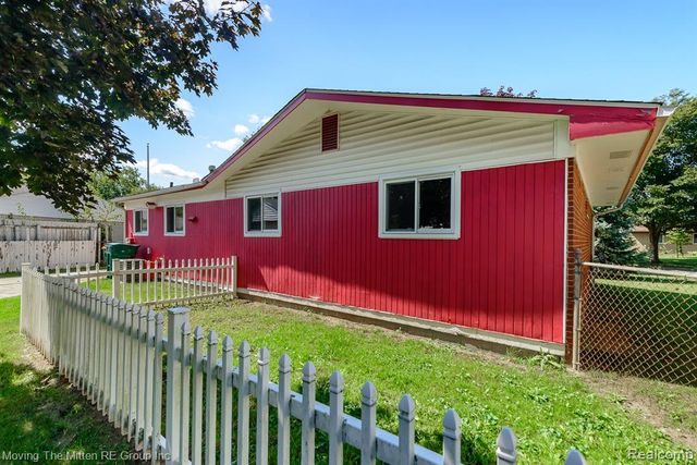 11137 Jackson Street, Belleville, MI 48111