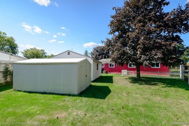 11137 Jackson Street, Belleville, MI 48111