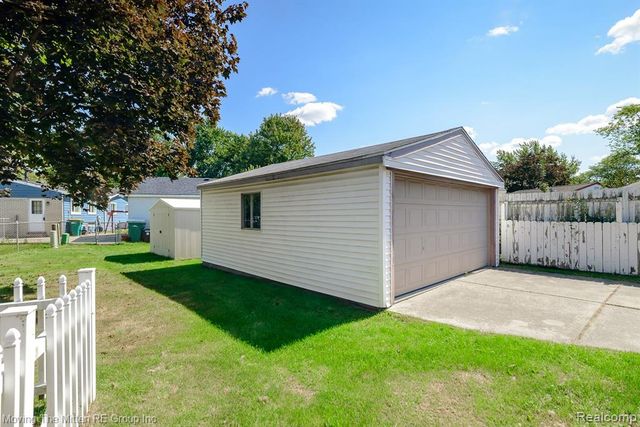 11137 Jackson Street, Belleville, MI 48111