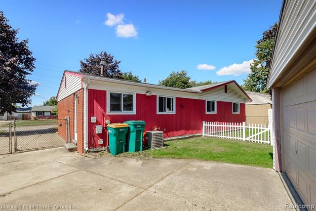 11137 Jackson Street, Belleville, MI 48111