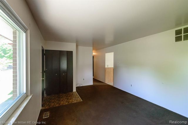 11137 Jackson Street, Belleville, MI 48111