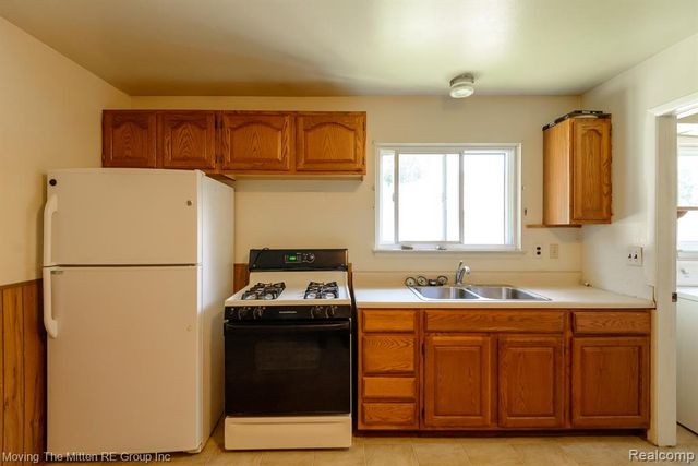 11137 Jackson Street, Belleville, MI 48111