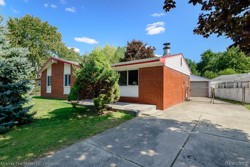 11137 Jackson Street, Belleville, MI 48111