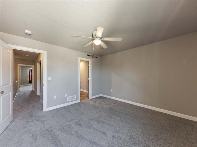 213 Pointe Lane, Raymore, MO 64083