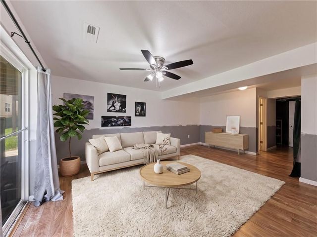 213 Pointe Lane, Raymore, MO 64083