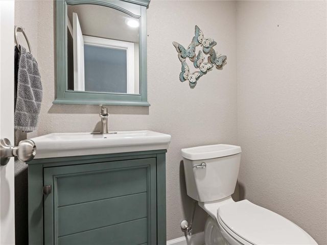 213 Pointe Lane, Raymore, MO 64083