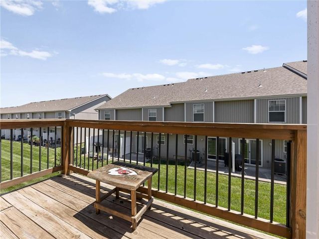 213 Pointe Lane, Raymore, MO 64083