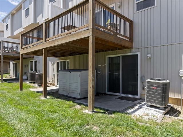 213 Pointe Lane, Raymore, MO 64083