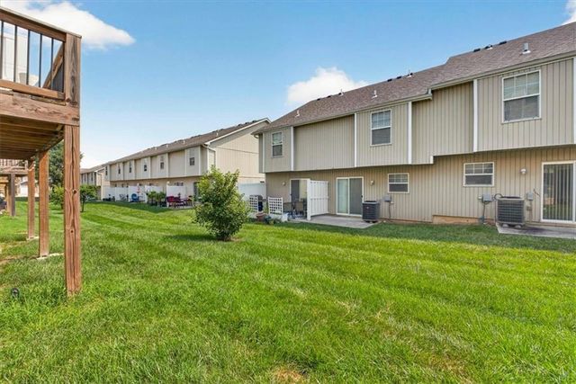 213 Pointe Lane, Raymore, MO 64083