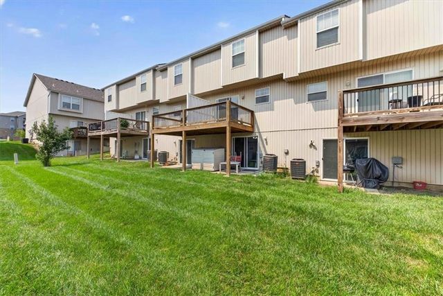 213 Pointe Lane, Raymore, MO 64083