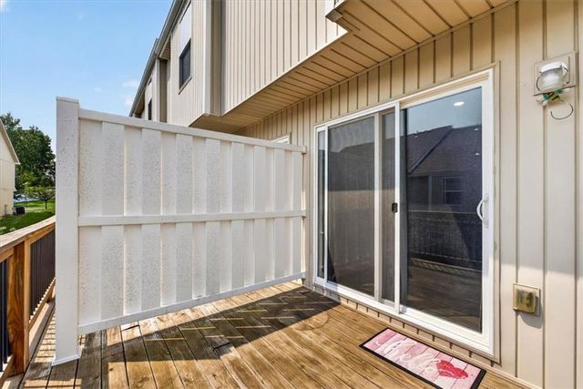 213 Pointe Lane, Raymore, MO 64083