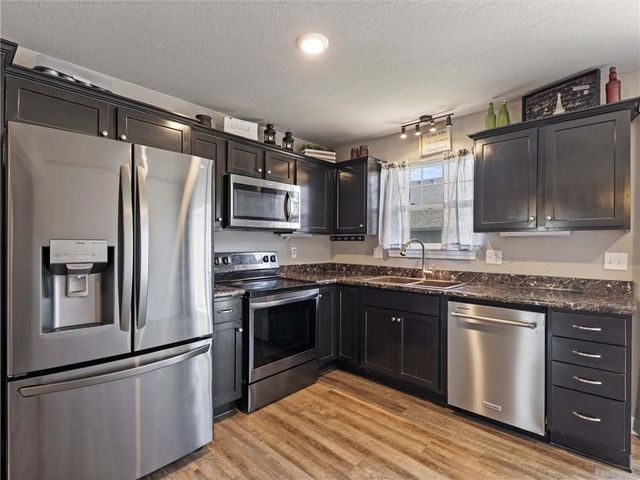 213 Pointe Lane, Raymore, MO 64083