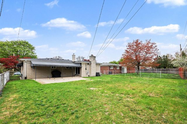 27548 Bonnie Drive, Warren, MI 48093