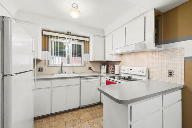 27548 Bonnie Drive, Warren, MI 48093