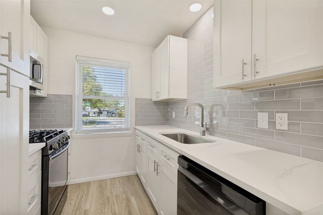 318 Price Drive, Lewisville, TX 75067