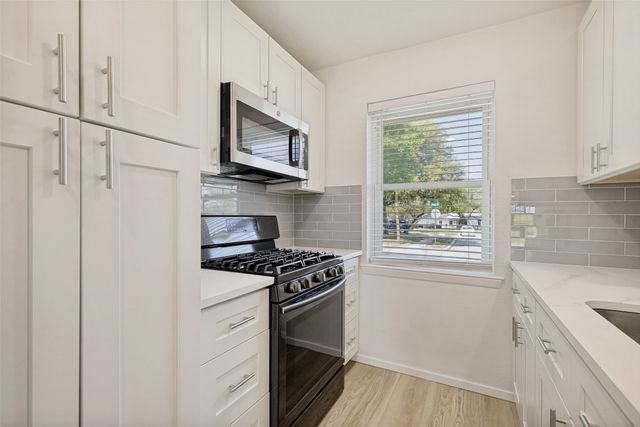 318 Price Drive, Lewisville, TX 75067