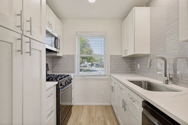 318 Price Drive, Lewisville, TX 75067