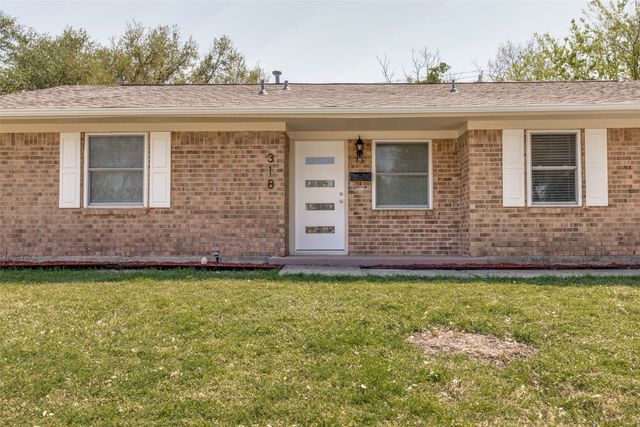 318 Price Drive, Lewisville, TX 75067