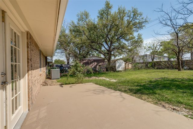 318 Price Drive, Lewisville, TX 75067