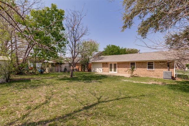 318 Price Drive, Lewisville, TX 75067