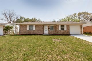 318 Price Drive, Lewisville, TX 75067
