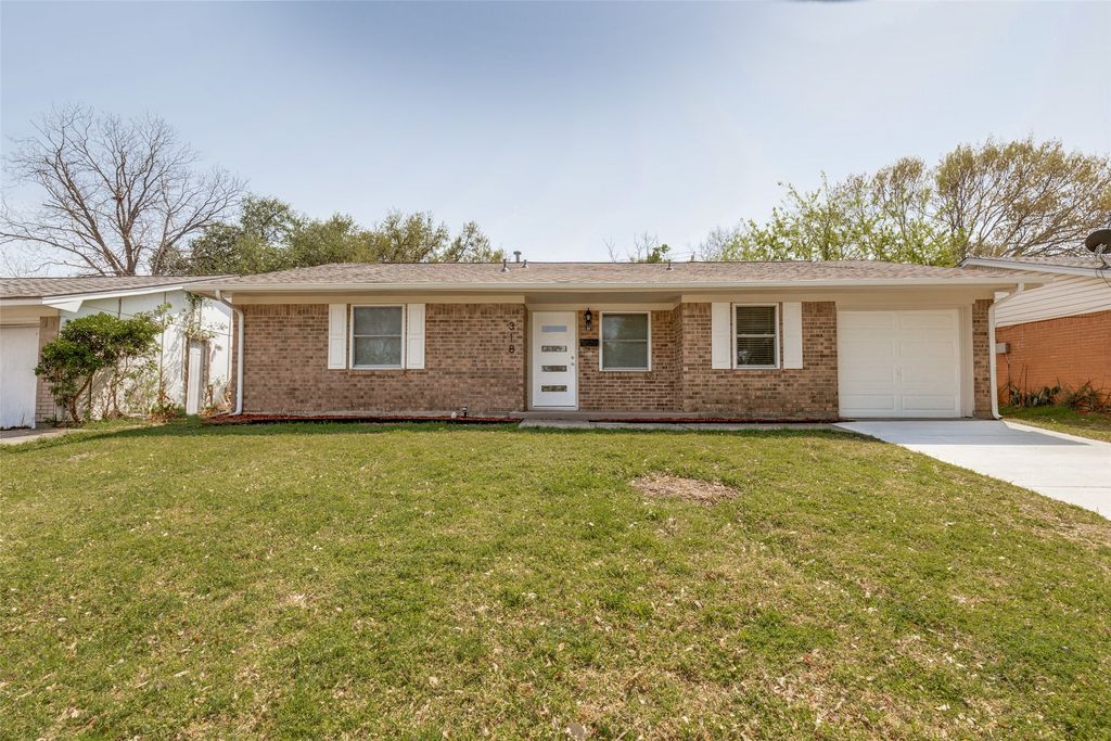 318 Price Drive, Lewisville, TX 75067