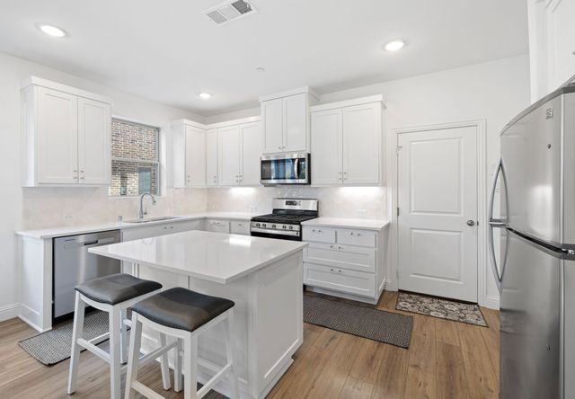 4335 Fall Blossom Drive, Arlington, TX 76005