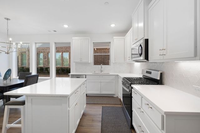 4335 Fall Blossom Drive, Arlington, TX 76005